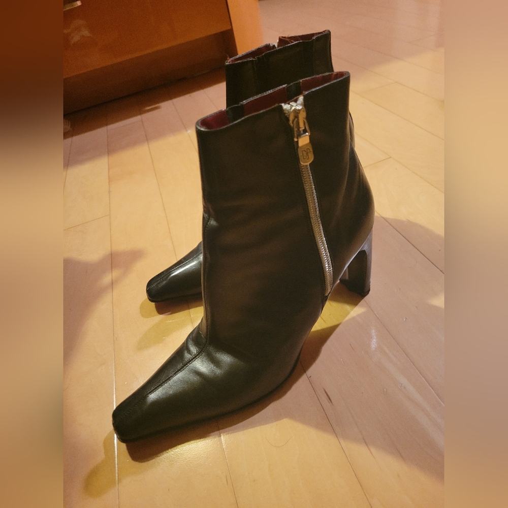 Boots - Picture 3 of 4
